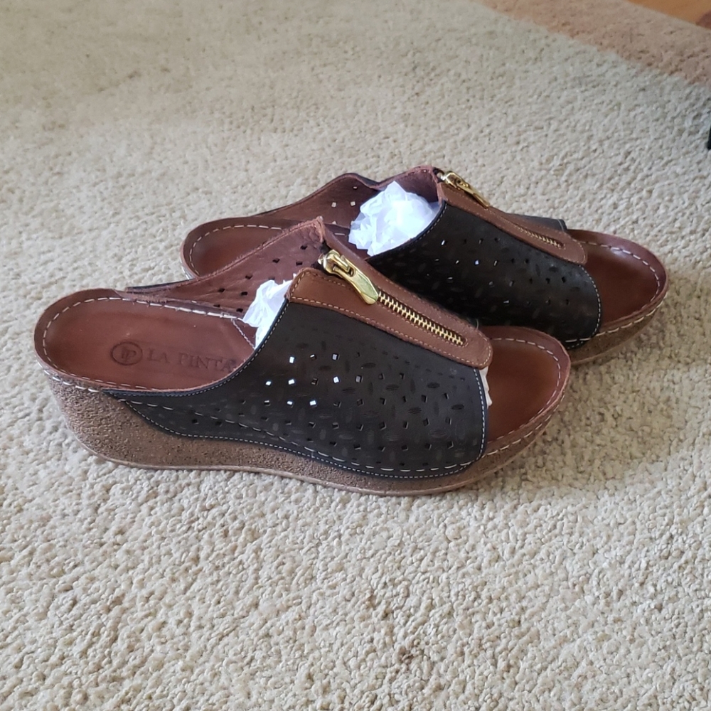 La Pinta Wedge Slip- on